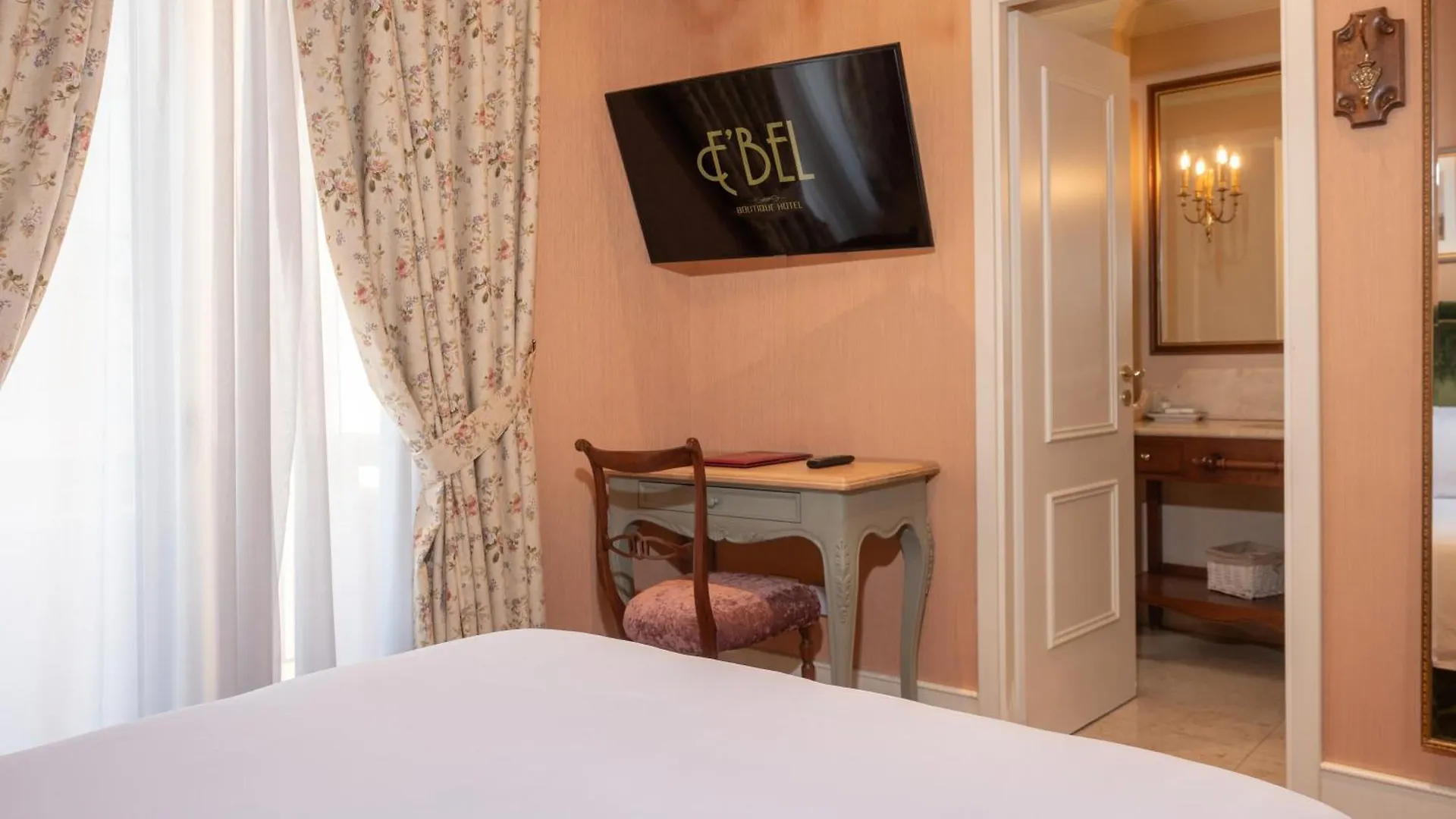 Ebel Boutique Hotel Tirana 4*,  Albanië